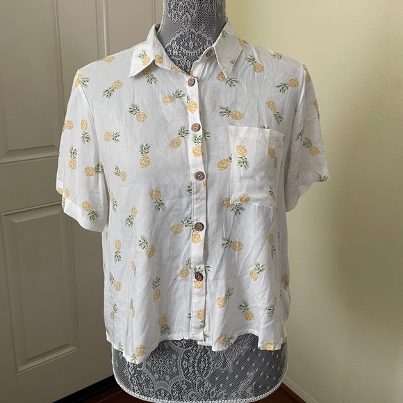 Pineapple Button Down Crop Top🍍 - Picture 4 of 7